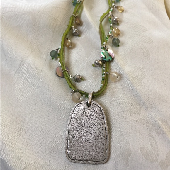 COLDWATER CREEK Signed Green Shell & Abalone Necklace - Picture 6 of 9